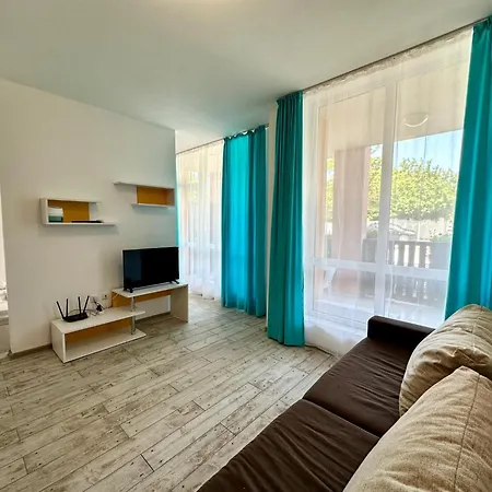 Chateau 2 - Menada Апартаменты