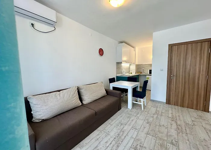 Chateau 2 - Menada Apartment