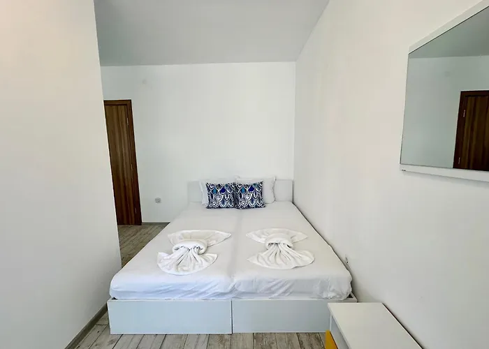 Chateau 2 - Menada Apartment *